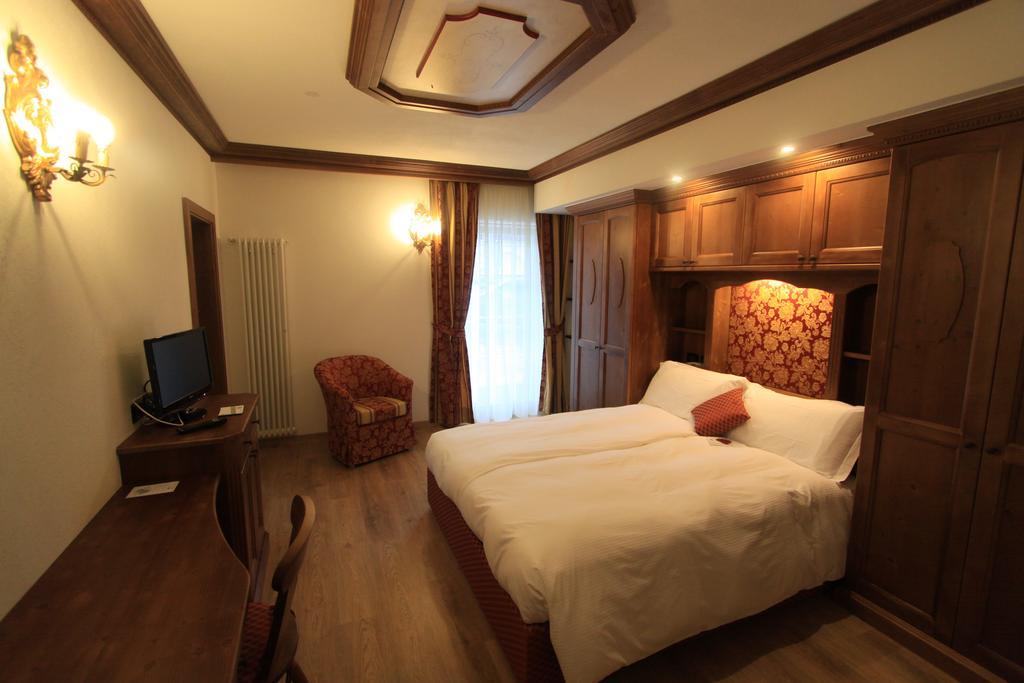 Dolasilla Park Hotel Виго-ди-Фасса Экстерьер фото